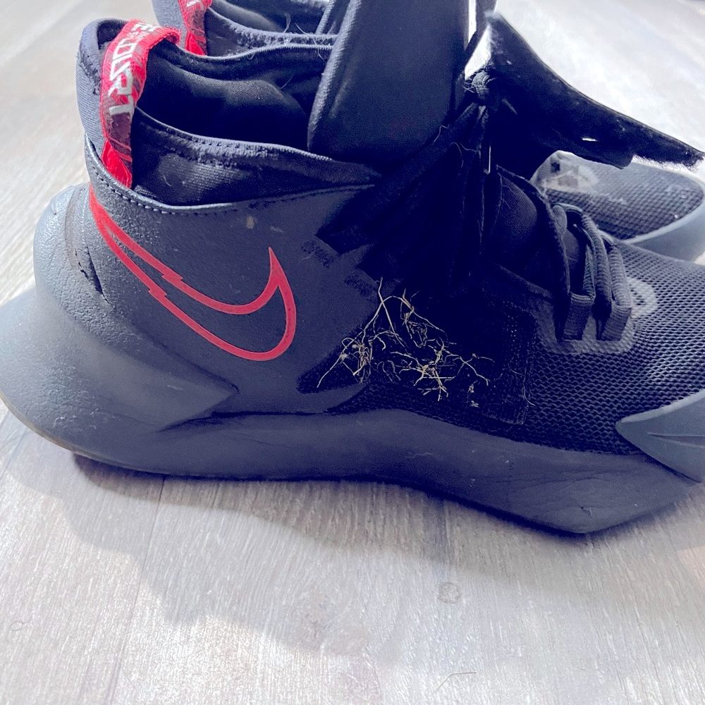 Pre Owned Nike Air Future Court Black size 5y